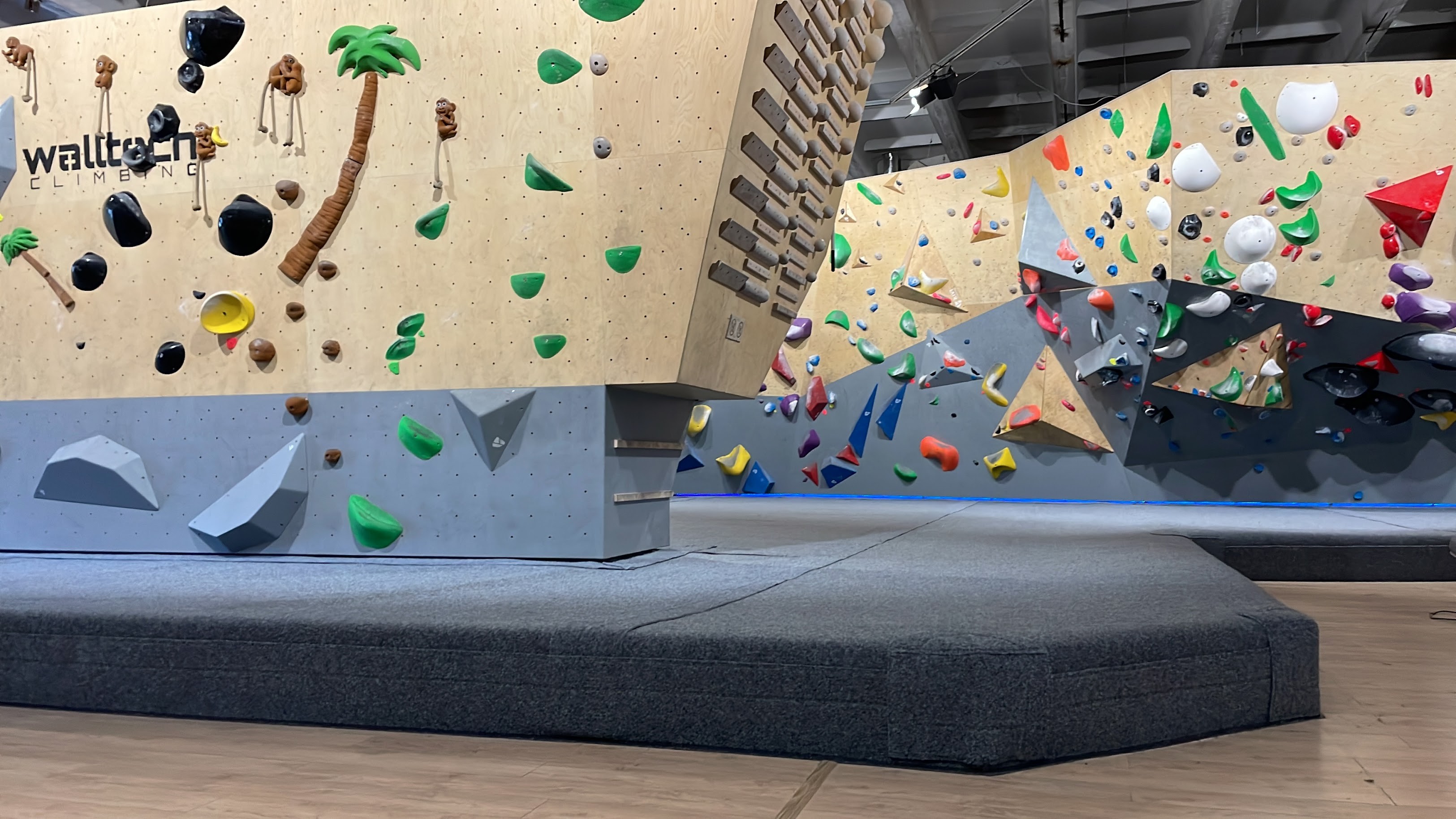 KIVI Climbingin boulderointiseinät ja patjat Tallinnassa